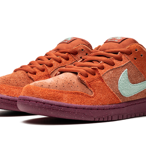 NIKE SB Dunk Low Pro Prm 