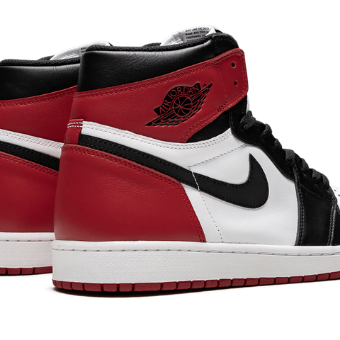 Outlets Air Jordan 1 Retro “Black Toe”