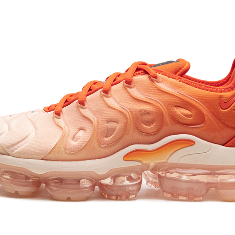 Nike vapormax plus orange sole hotsell