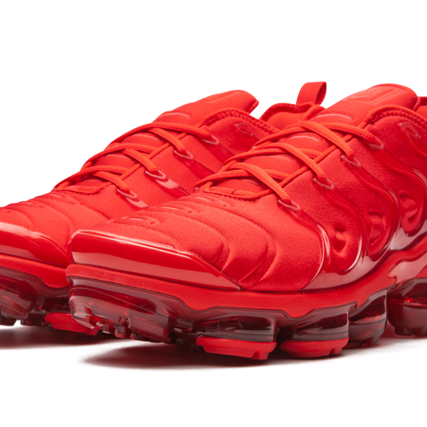 Nike vapormax plus triple red hotsell