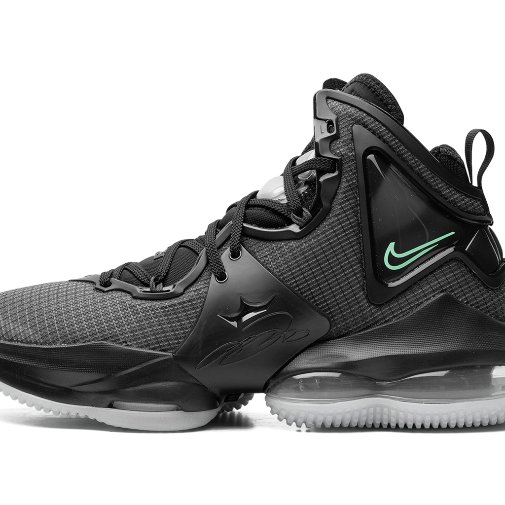 LeBron 19 top GS 'Black Green Glow Y5