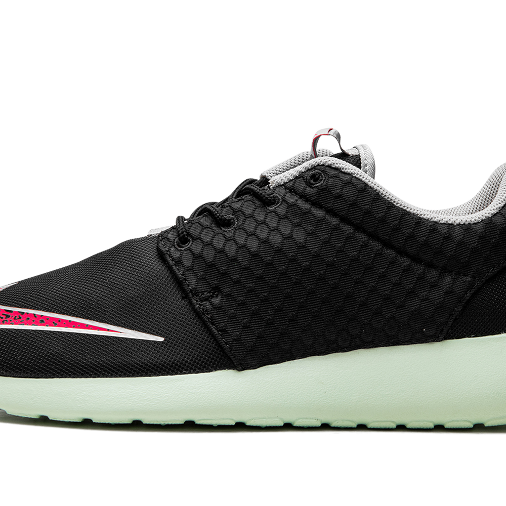 Nike roshe run fb yeezy hotsell