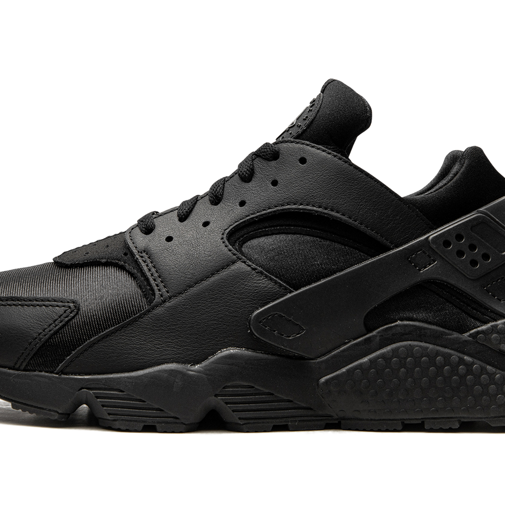 Nike triple black huarache junior best sale