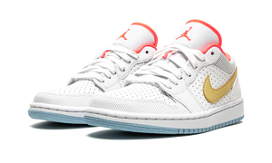 AIR-JORDAN-1-LO-SE-WMNS-White-Sesame-Flash-Crimson